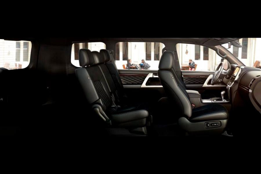 Интерьер Toyota Land Cruiser 200 Executive White 2016 года  (CIS) (фото 5 из 6)